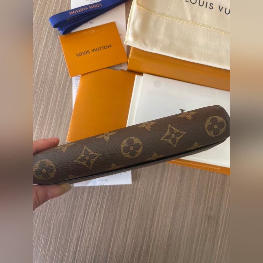 Louis Vuitton Monogram Sarah Wallet - Picture 8 of 12